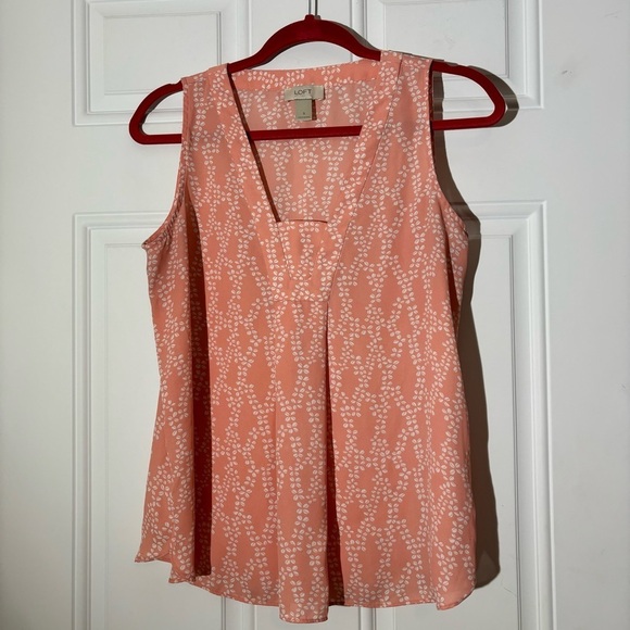 LOFT Tops - ❤️2/$15 or 3/$21❤️ Loft Peach and White Lightweight Sleeveless Top, Size Small